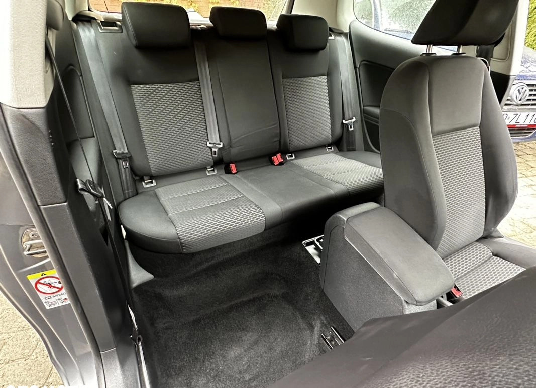 Volkswagen Golf cena 22900 przebieg: 202000, rok produkcji 2009 z Słupsk małe 781